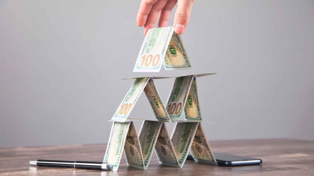 Como Identificar Pirâmide Financeira: Evite Golpes e Proteja Seu Dinheiro.